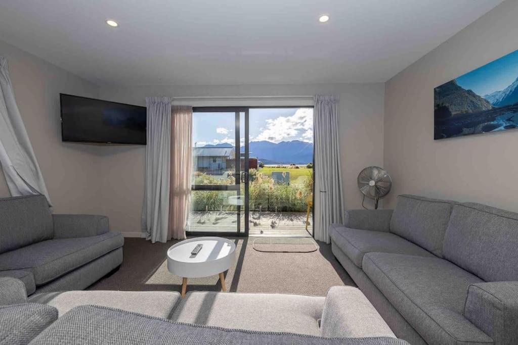 Great Views From New 2 Bedroom Apartment Te Anau Bagian luar foto