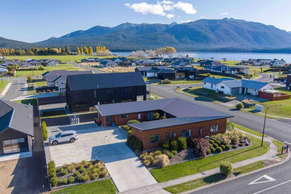 Great Views From New 2 Bedroom Apartment Te Anau Bagian luar foto