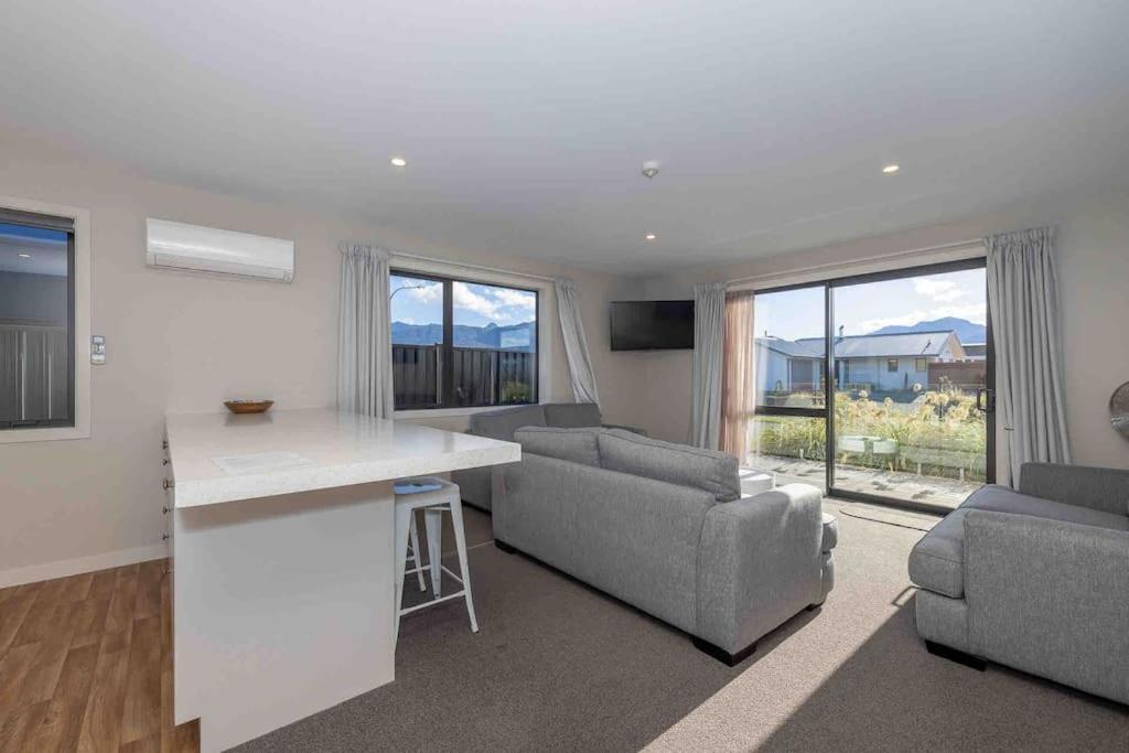 Great Views From New 2 Bedroom Apartment Te Anau Bagian luar foto