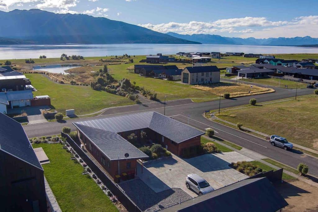 Great Views From New 2 Bedroom Apartment Te Anau Bagian luar foto